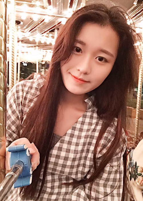 Trước Giọng hát Việt 2017, Han Sara đã được giới trẻ yêu thích bởi những bản cover các bài hát trên kênh Youtube. (Ảnh: FBNV)