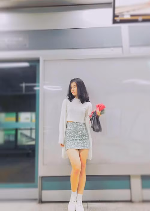 Sau màn tranh giành quyết liệt của dàn giám khảo, cuối cùng, cô đã quyết định đầu quân về đội Noo Phước Thịnh. (Ảnh: FBNV)