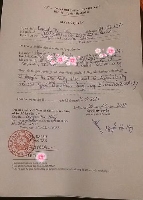 Qua hình ảnh giấy ủy quyền cho Thu Phượng nhận con nuôi, người chị chồng của Thu Phượng đang sống ở Đức nên không có điều kiện về nước đã đồng ý ủy quyền cho Thu Phượng nuôi cậu con trai từ năm 2017 đến năm 2022. (Ảnh: FBNV)