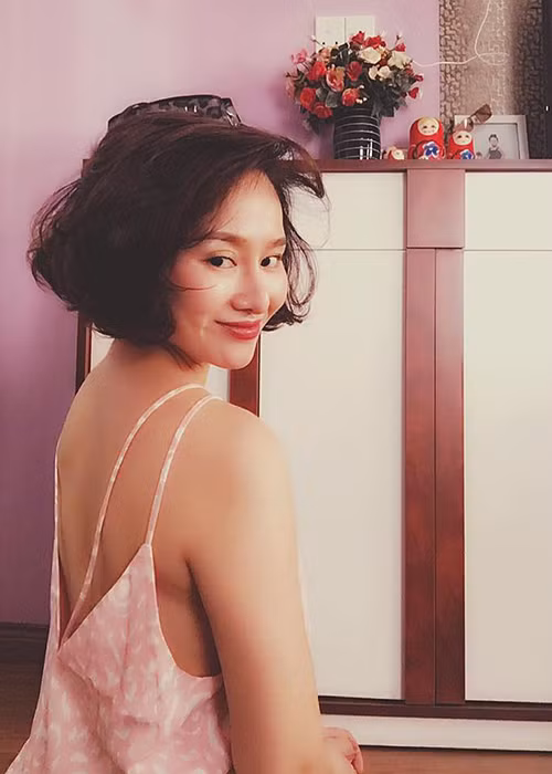 Nhận con nuôi, Thu Phượng tỏ ra khá lạc quan: “Cuộc sống thật sự là như 1 phép màu. Đôi khi cái tưởng cực khó lại rất dễ. Và cái thật dễ lắm lúc lại khó khăn muôn trùng. Cứ sống cuộc sống có ý nghĩa trong việc mình làm để thấy không nuối tiếc!”. (Ảnh: FBNV)