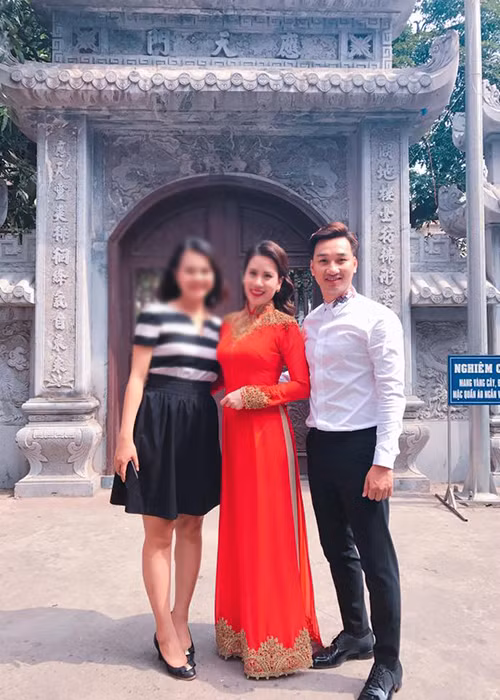 Về phía MC Thành Trung, sáng nay (21/2), anh bí mật tổ chức lễ ăn hỏi với bạn gái Ngọc Hương. Cặp đôi công khai hẹn hò từ năm 2013. Được biết, Ngọc Hương sinh năm 1991 và là một tiếp viên hàng không. (Ảnh: FBNV)