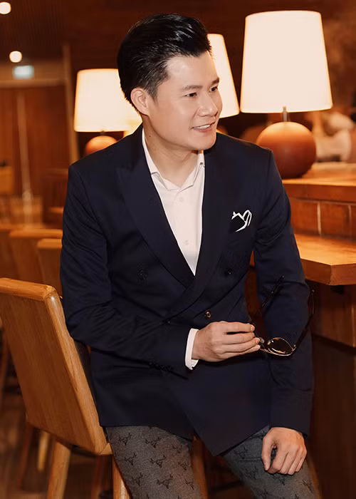 Ngoài ra, liveshow “Giấc mơ mang tên mình” của Quang Dũng còn được hỗ trợ bởi nhạc sĩ Việt Anh, nhạc sĩ Anh Khoa, chỉ huy dàn nhạc Trần Nhật Minh…