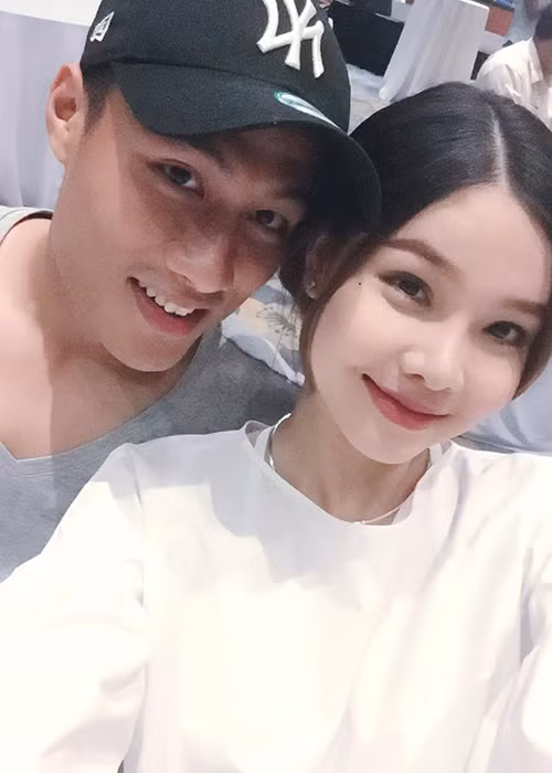 Lúc mới công khai hẹn hò, Kỳ Hân và Mạc Hồng Quân vấp phải không ít lời chỉ trích và mỉa mai đến từ công chúng. (Ảnh: FBNV)