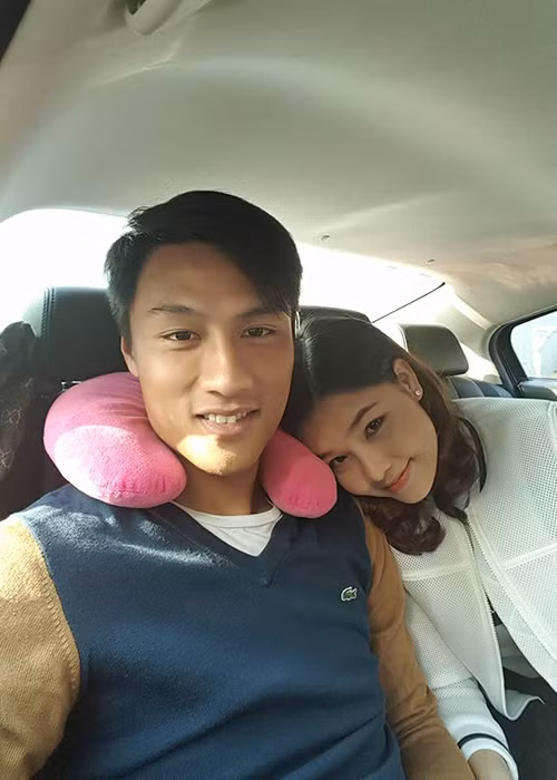 Kết hôn và có chung một cậu con trai nhưng Kỳ Hân và Mạc Hồng Quân vẫn nồng nàn như lúc mới yêu. (Ảnh: FBNV)