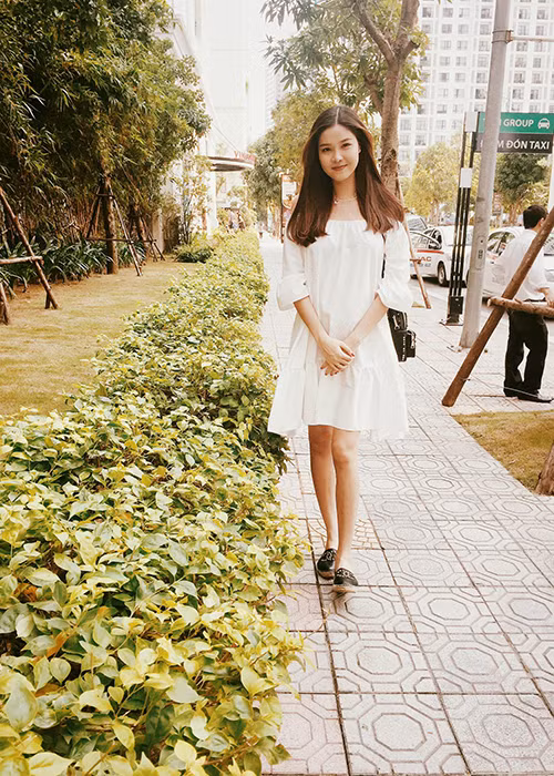 Không lâu sau đám cưới, Kỳ Hân vui mừng khoe hình ảnh mang bầu cậu con trai đầu lòng với Mạc Hồng Quân. (Ảnh: FBNV)