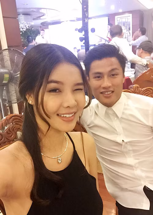 Trong thời gian bầu bí, Kỳ Hân vẫn thường xuyên chia sẻ khoảnh khắc đời thường giản bị bên ông xã. (Ảnh: FBNV)