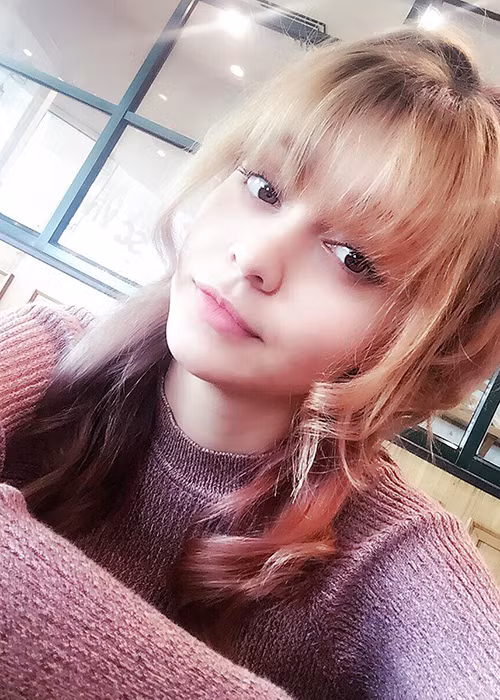 Hot girl sinh năm 1992 tự tin khoe gương mặt mộc xinh đẹp. Ảnh: FBNV)