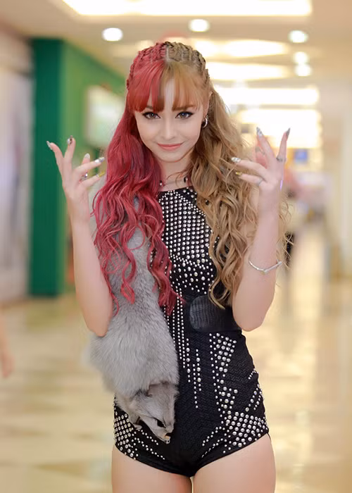 Mang hai dòng máu Việt - Pháp, Mlee sở hữu vẻ đẹp khác biệt, hút hồn người đối diện. (Ảnh: FBNV)