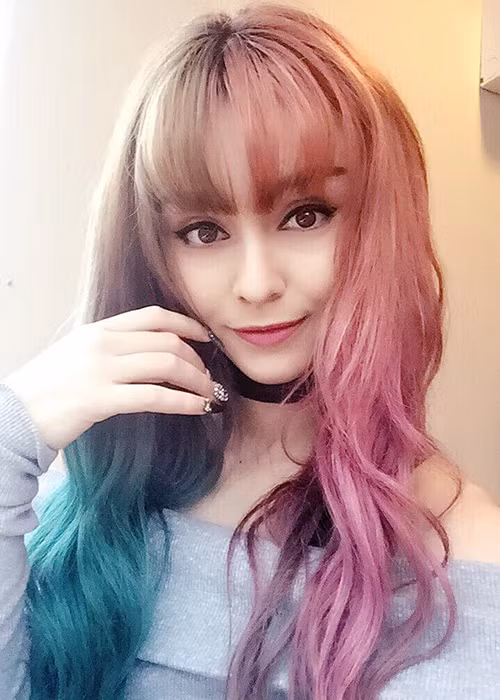 Bạn gái Cường Seven có phong cách thời trang cá tính, trẻ trung ở đời thường lẫn trên sân khấu. (Ảnh: FBNV)