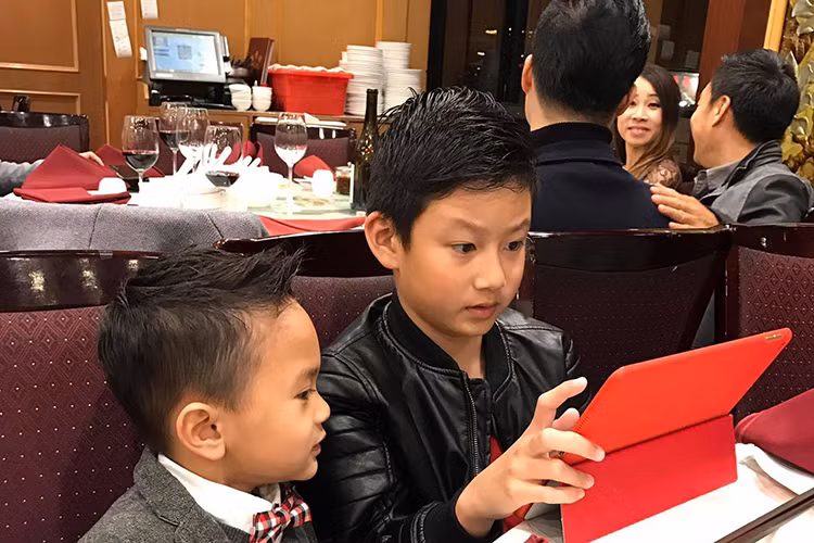 “Cho dù Nam có lớn, có như thế nào thì trong mắt ba Dũng, Nam vẫn bé bỏng như ngày nào. Thương Nam lắm lắm!”, Quang Dũng kết thúc bức tâm thư gửi cho con trai. (Ảnh: Facebook Thanh Thảo)