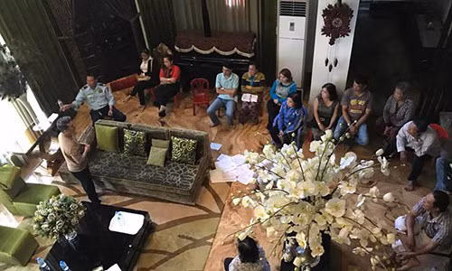 Dam Vinh Hung lan dau xuat hien ben me sau scandal tra no-Hinh-3