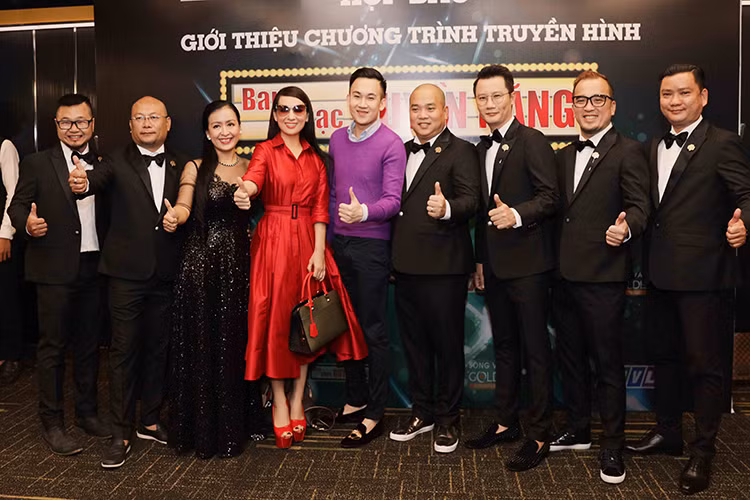 Gameshow mà Phi Nhung làm giám khảo tên là Ban nhạc quyền năng. Đây là một chương trình truyền hình thực tế mới toanh và Việt Nam là quốc gia thứ hai mua bản quyền.