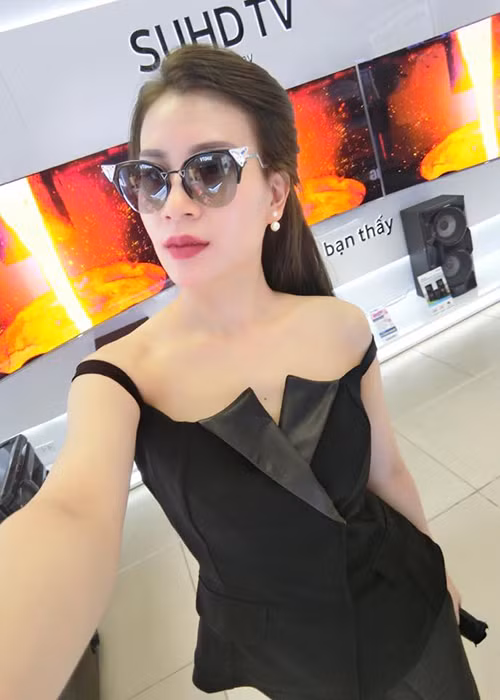 Ngọc Hương được nhận xét có phong cách thời trang tinh tế. Do tính chất công việc, cô cũng thường xuyên tiếp xúc với các xu hướng thời trang quốc tế. (Ảnh: FBNV)