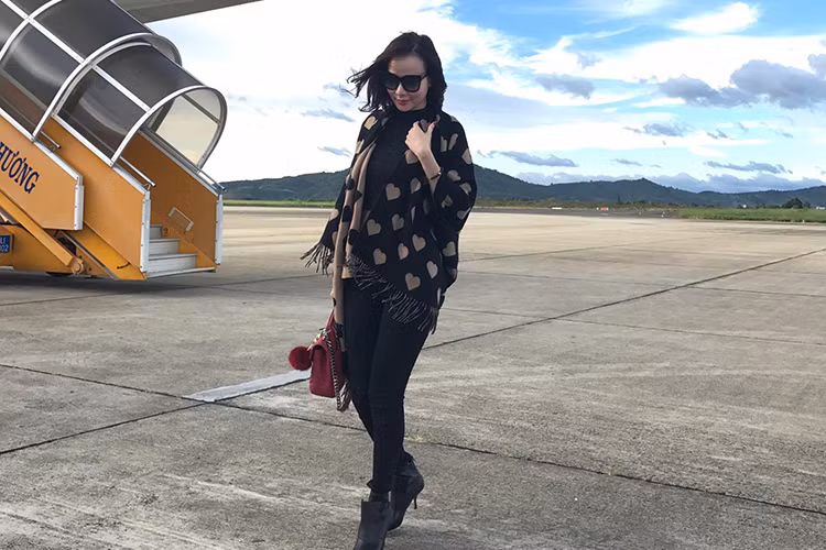 Á hậu Dương Yến Ngọc từng vướng nghi vấn hẹn hò Lương Bằng Quang nhưng cả hai đều cho biết họ chỉ là đồng nghiệp thân thiết. Sau khi ly hôn, hiện tại cựu người mẫu vẫn lẻ bóng, chưa tìm được tình yêu mới. (Ảnh: FBNV)