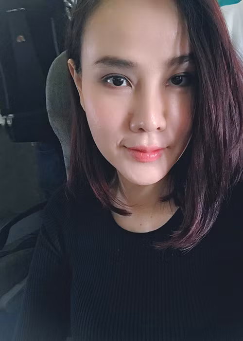 Sau cuộc hôn nhân thứ 2 tan vỡ, Dương Yến Ngọc trở lại với diện mạo mới và không ngại công khai “dao kéo”. Cô thoải mái chia sẻ rằng bản thân đã sửa mũi, chỉnh bọng mắt và cấy mỡ lên mặt để đẹp hơn. (Ảnh: FBNV)