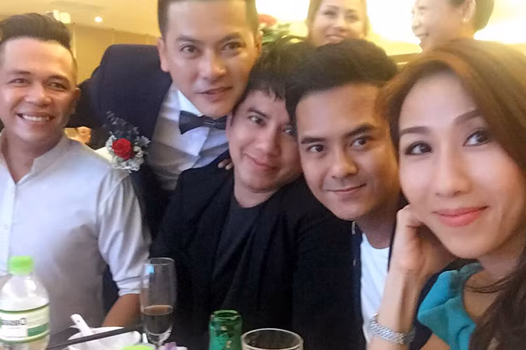 Sau đám cưới, Hoàng Anh sẽ đi về giữa Việt Nam và Mỹ để tiếp tục đóng phim thay vì định cư ở xứ cờ hoa. Quyết định này được bà xã của nam diễn viên hoàn toàn ủng hộ. (Ảnh: Facebook Hùng Thuận)