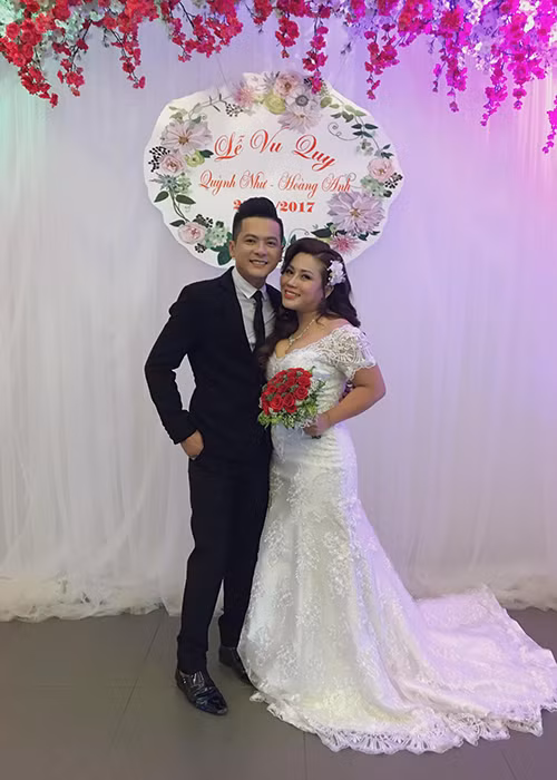 Sau hơn một năm hẹn hò, nam diễn viên Hoàng Anh và Quỳnh Như quyết định về chung một nhà. Đám cưới diễn viên Hoàng Anh và vợ Việt kiều vừa diễn ra tại quê nhà cô dâu ở Vũng Tàu, ngày 23/2. (Ảnh: FBNV)