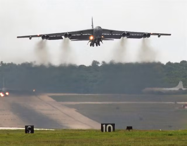 Trong cuộc chiến tại Afghanistan, những chiếc B-52 của Mỹ bay từ các căn cứ trong nội địa nước này để tấn công các căn cứ của Taliban.