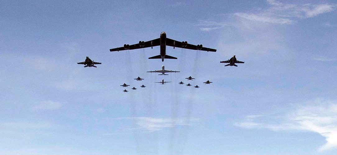 Một phi vụ B-52 có thể hủy diệt cả một khu vực rộng lớn. Một tốp 3 chiếc B-52 sẽ biến một diện tích hơn 2 km2 thành bình địa...