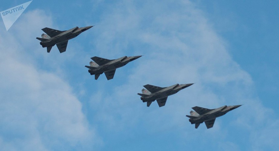 Nhiệm vụ của các nhà thiết kế là tạo ra một tiêm kích đánh chặn có thể bảo vệ đáng tin cậy biên giới trên không của Nga trong mọi điều kiện, bao gồm cả hoạt động tại khu vực Bắc cực và thậm chí cận không gian.