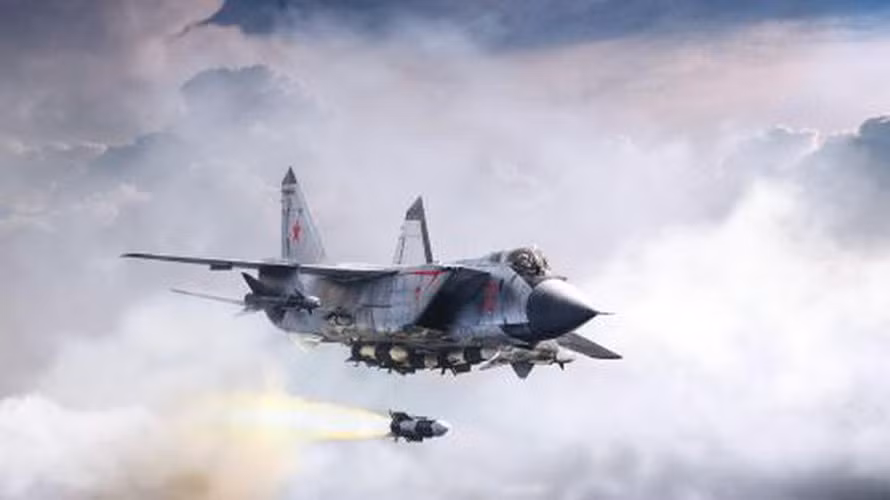 Nhưng không chỉ có vậy, MiG-41 sẽ còn phát triển xa hơn. Ví dụ như nếu MiG-25 có thể bay với tốc độ hơn Mach 3 thì MiG-41 - theo đại diện của công ty cổ phần RSK MiG, sẽ có vận tốc tối đa Mach 4 - 4,3.