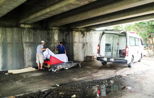 Bang hoang phat hien nguoi dan ong chet bat thuong tren ghe