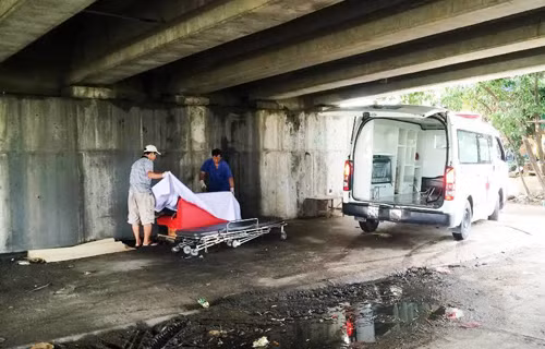 Bang hoang phat hien nguoi dan ong chet bat thuong tren ghe