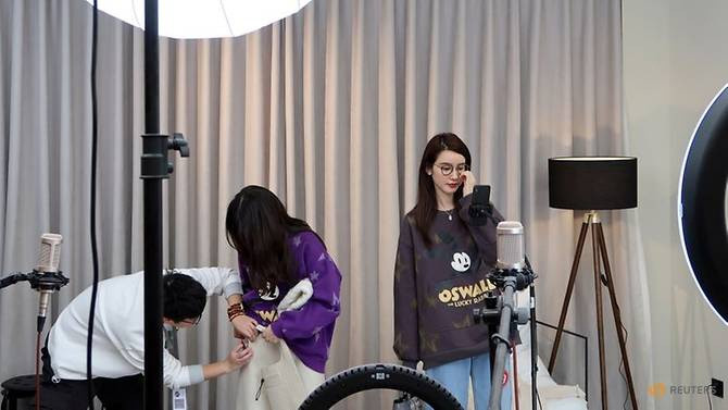 Sao mang Trung Quoc mat quang cao, nhung co them fan nho mua dich-Hinh-4