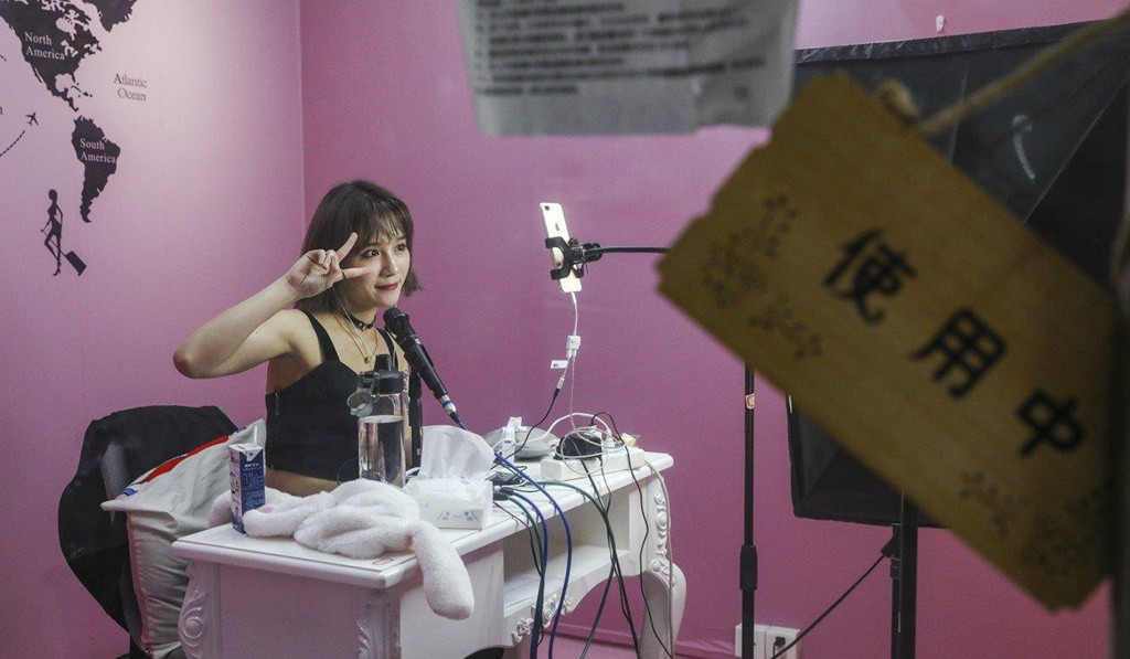 Sao mang Trung Quoc mat quang cao, nhung co them fan nho mua dich-Hinh-2