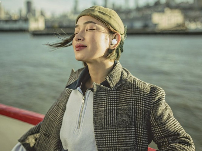 Chau Bui “update” phien ban tran day nang luong ngay sau khi roi khu cach ly