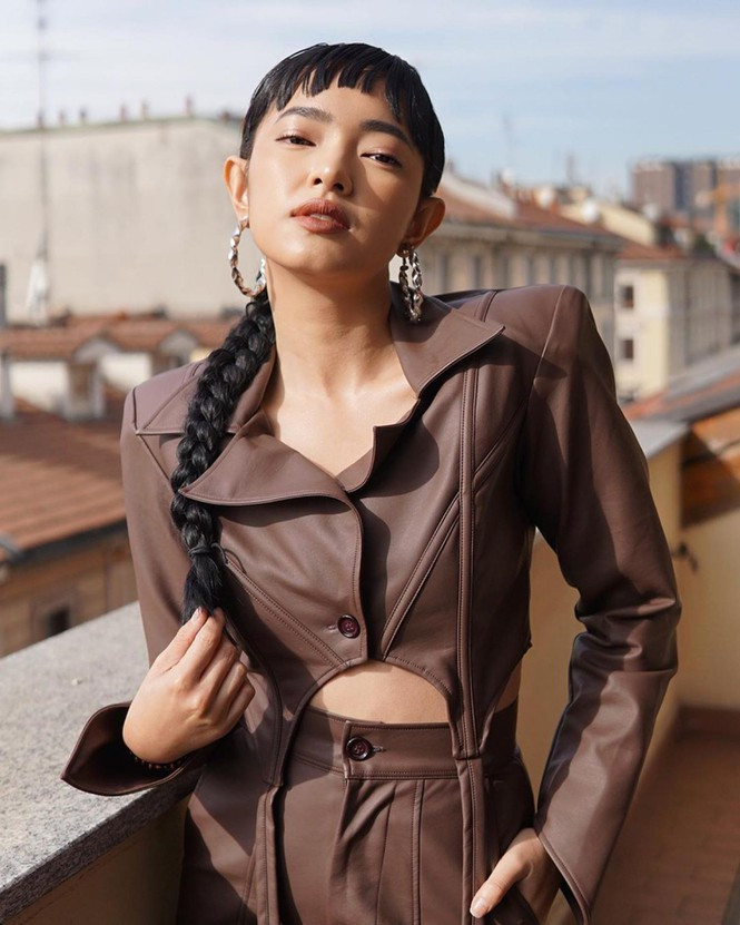 Chau Bui “update” phien ban tran day nang luong ngay sau khi roi khu cach ly-Hinh-2