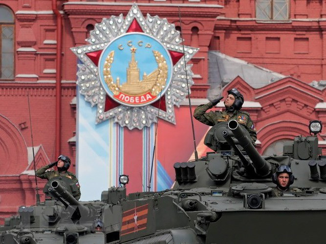 "Quyết định sẽ được đưa ra bởi các nhà chức trách trong mọi trường hợp, nhưng rõ ràng là năm nay sẽ không có phần quan trọng của cuộc diễu hành", chuyên gia Nga lưu ý.