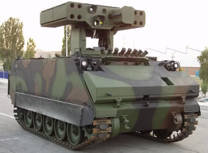 Tên lửa sử dụng đầu nổ nặng 3 kg, hoạt động theo nguyên lý chạm nổ, được gắn kíp nổ và đồng hồ hẹn giờ tự hủy. Với việc xuất hiện hệ thống phòng thủ này tại Syria, không quân Nga-Syria sẽ cần cảnh giác cao độ để không bị bắn hạ trên chiến trường.