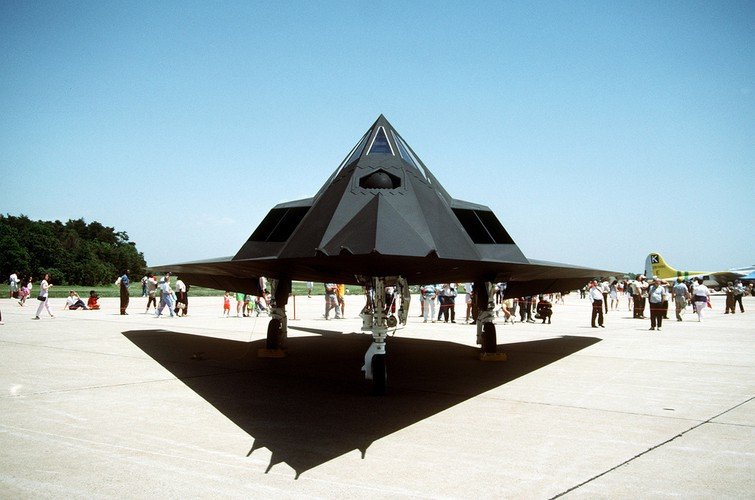 Việc gọi tái ngũ dòng máy bay này có thể Mỹ đang thử nghiệm một chiến thuật tác chiến nào đó để tận dụng máy bay tàng hình F-117 trong giai đoạn các mạng lưới phòng thủ ngày càng dày đặc.