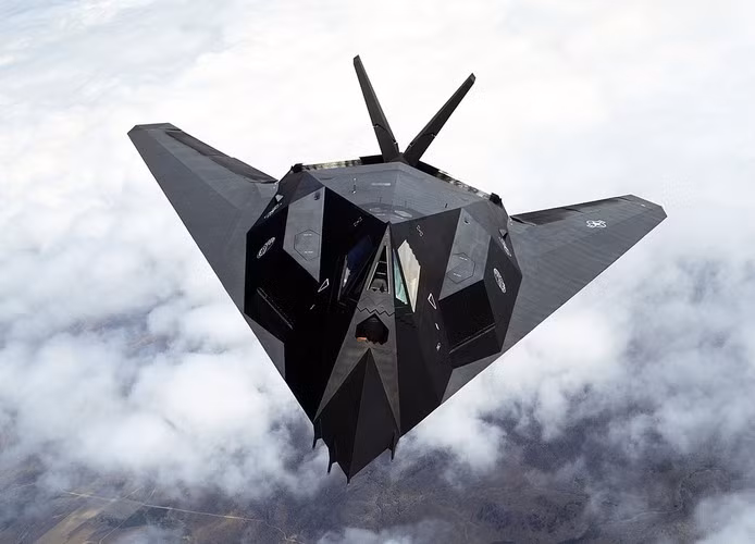 Thực tế dù bị rút ra khỏi biên chế, tuy nhiên thời gian gần đây, loại máy bay tàng hình F-117 biệt danh "bóng ma đêm" lại liên tục xuất hiện trên bầu trời thuộc khu vực "thung lũng Chết", bang Nevada, nước Mỹ.