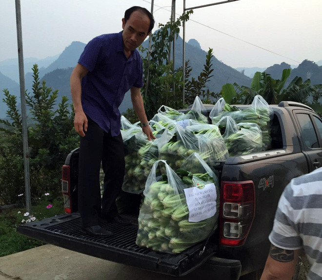 Nguoi dan ong Lai Chau gui 2 tan rau ung ho nguoi dan khu cach ly Ha Noi-Hinh-3