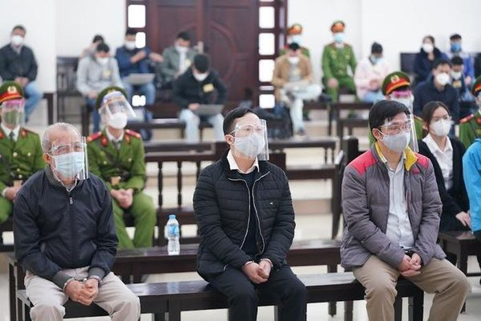 Nguoi cap bang gia Truong DH Dong Do nhan an tu, 'hoc gia' mua bang tinh sao?-Hinh-2