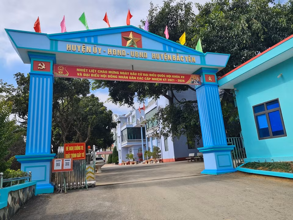 Son La: He lo “ong trum” xe doi, khoet nui khai thac khoang san Talc trai phep