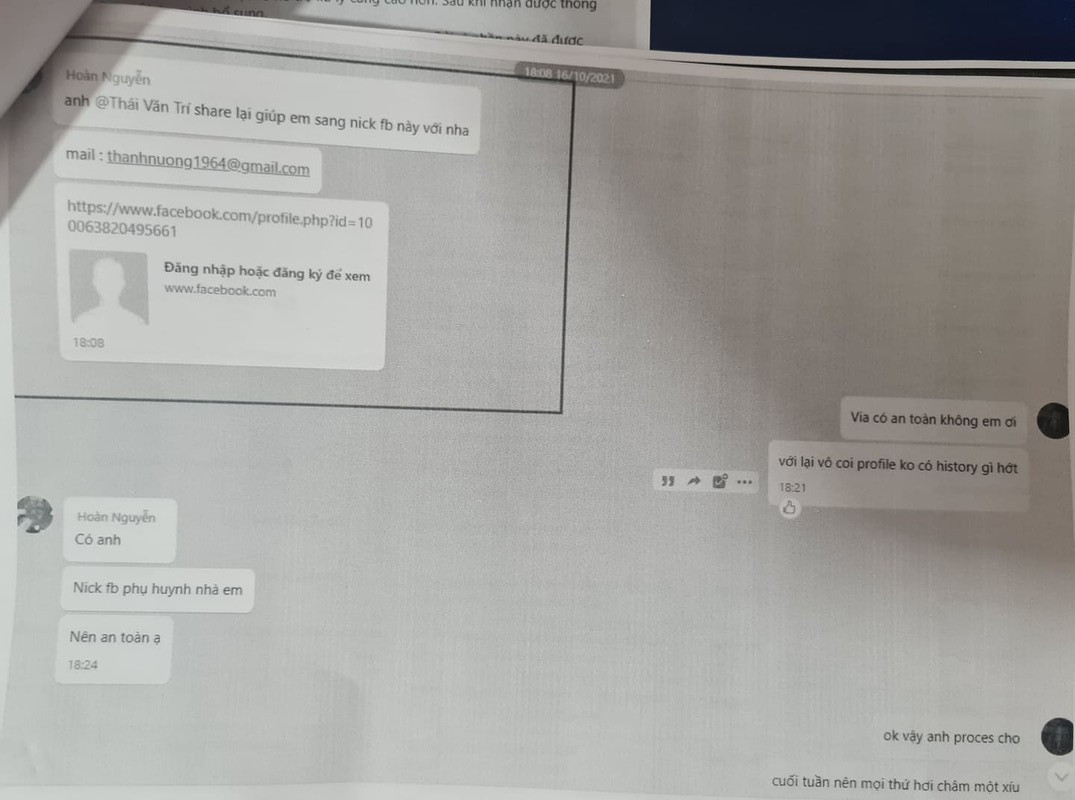 Tin nhắn phía Livespo Pharma yêu cầu Kent Media thêm 1 trong 2 tài khoản Facebook vào để quản lý quảng cáo.