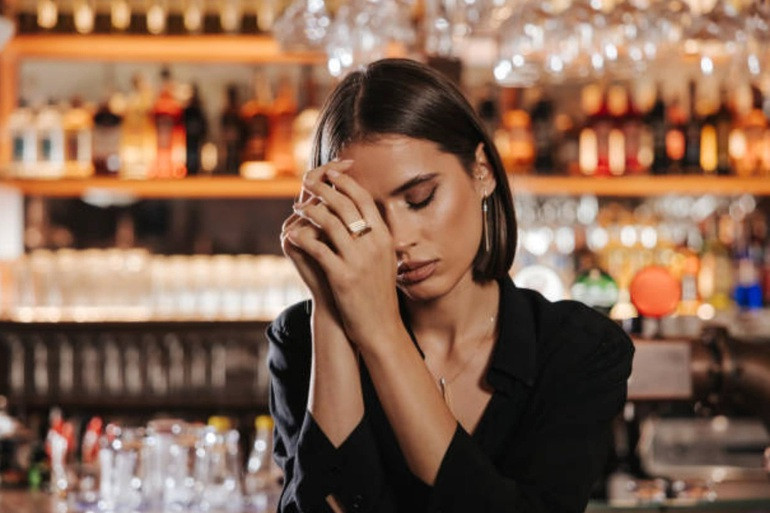 Yêu 3 năm mới biết bạn trai đã có gia đình, vợ vừa sinh Yeu 3 nam moi biet ban trai da co gia dinh, vo vua sinh