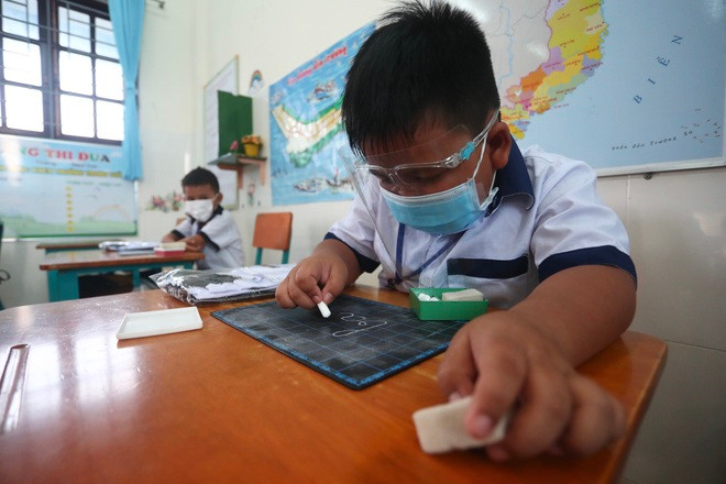 “Khong lo tre di hoc nhiem COVID, chi lo truong... roi khi co F0“-Hinh-3