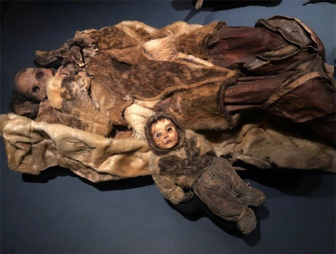 Ám ảnh ánh mắt của xác ướp bé trai 6 tháng tuổi bị chôn sống theo mẹ - Hình 19 Am anh anh mat cua xac uop be trai 6 thang tuoi bi chon song theo me-Hinh-19