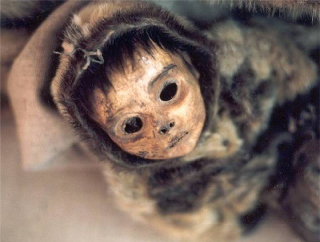 Ám ảnh ánh mắt của xác ướp bé trai 6 tháng tuổi bị chôn sống theo mẹ - Hình 9 Am anh anh mat cua xac uop be trai 6 thang tuoi bi chon song theo me-Hinh-9