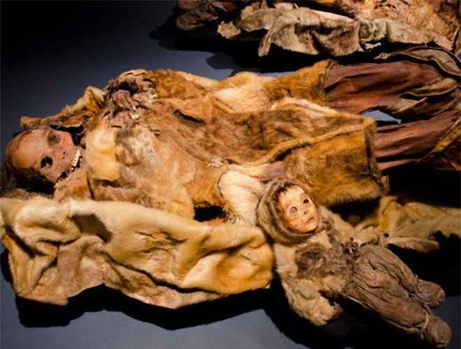 Ám ảnh ánh mắt của xác ướp bé trai 6 tháng tuổi bị chôn sống theo mẹ - Hình 18 Am anh anh mat cua xac uop be trai 6 thang tuoi bi chon song theo me-Hinh-18