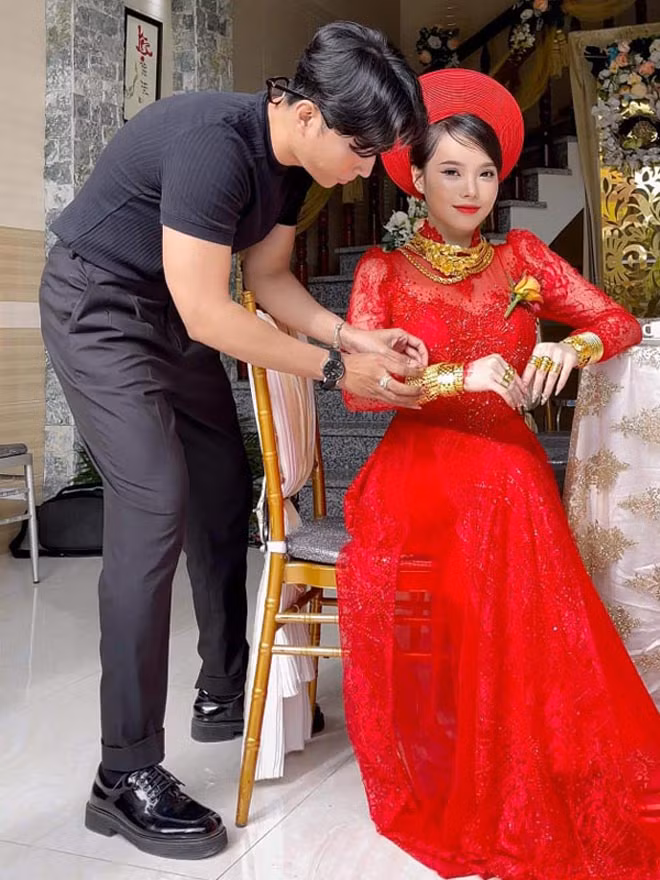 Cuoi anh hang xom sat vach, co dau xinh dep nhan sinh le 25 cay vang-Hinh-3