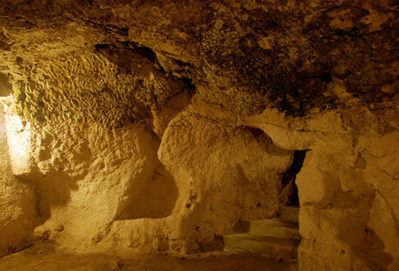 Thành phố ngầm cũng có một hệ thống lấy nước khá an toàn. Các giếng trong thành phố không liên kết với nhau.