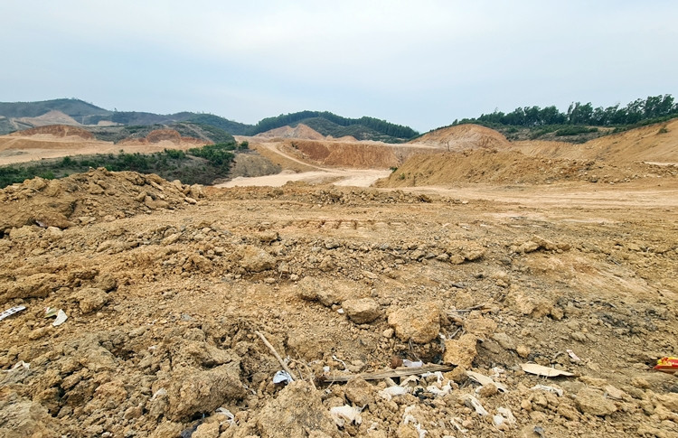 Ngày 7/11/2021, các cơ quan chức năng chuyên môn huyện Kim Bôi, đại diện xã Cuối Hạ, xóm Lựng và Tập đoàn Dabaco Việt Nam đã tiến hành lập biên bản kiểm tra công tác đầu tư dự án.