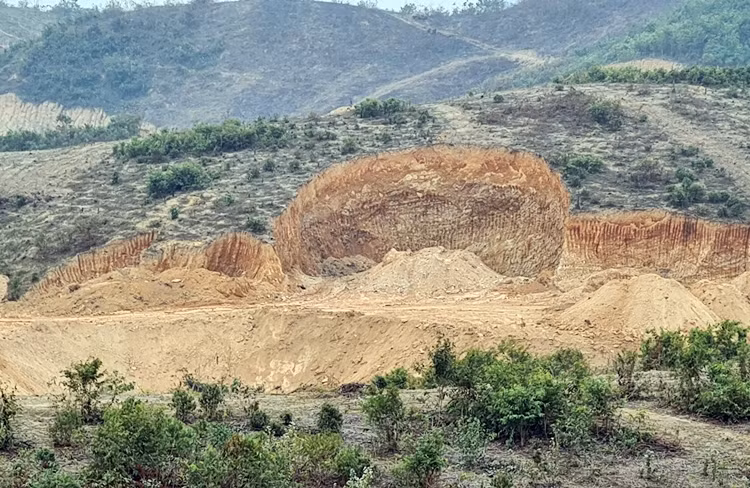 Liên quan đến sự việc, PV đã liên hệ và có buổi làm việc với Phòng tài nguyên và môi trường huyện Kim Bôi. Thông tin chi tiết sẽ được đề cập ở bài viết sau.