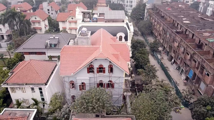 Ha Noi: Biet thu khung vi pham bat chap hoan thien du dang bi dinh chi