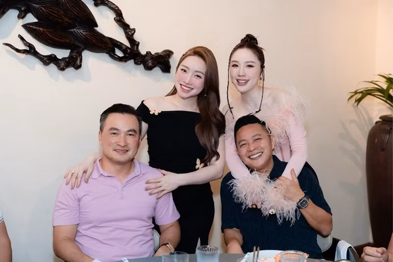 Vợ chồng Chi Bảo - Lý Thùy Chang đến mừng sinh nhật Bảo Thy.